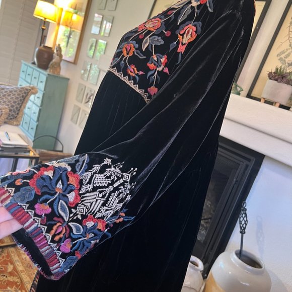 Johnny Was Los Angeles Velvet and Silk Midi Length Embroidered Kimono - Picture 7 of 13